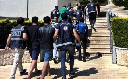 Göçmen kaçakçılığı operasyonu 10 kişi tutuklandı