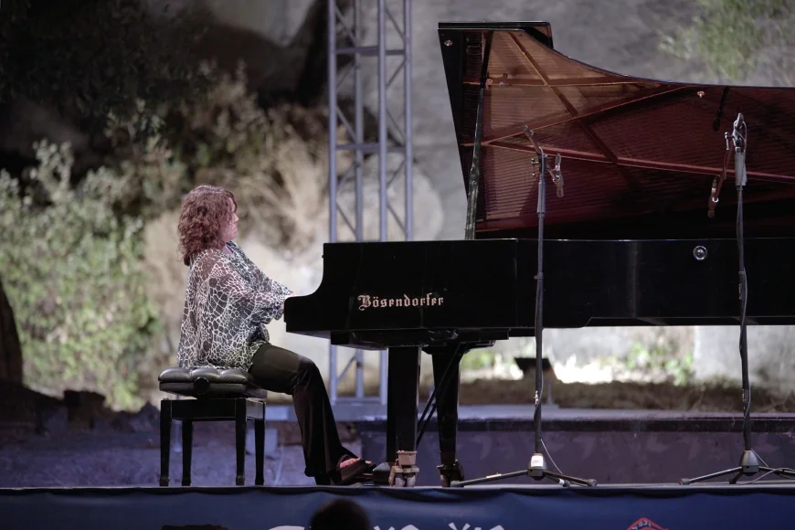 Gümüşlük Müzik Festivali'nde Rus Piyanist Katya Apekisheva sanatseverleri büyüledi.