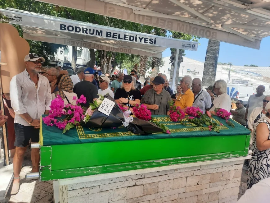 Sanatçı Selçuk Alagöz dualarla İstanbul’a yollandı