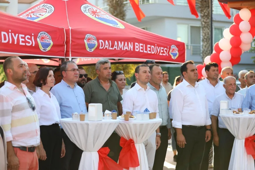 BİZ MİKONOS’TAMI YAŞIYORUZ..?  Turistik ilçede çay ve su 1 TL.