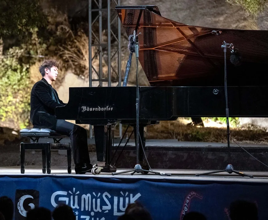 Singapurlu Piyanist Congyu Wang Bodrum’da çaldı