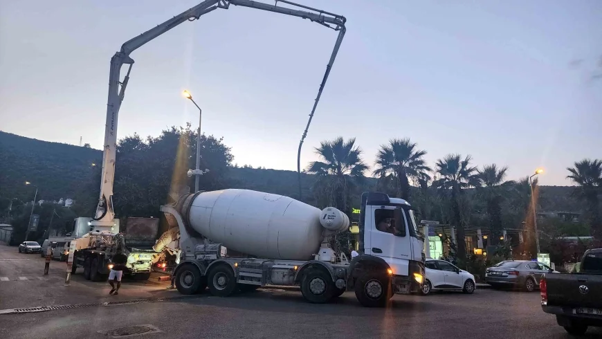 Bakanlık ve Valiliğin inşaat yasağını takan yok beş yıldız otelin önündeki işyerine akşam saatlerinde beton döktüler
