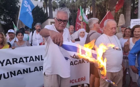 Bodrum'daki dünya barış gününde İsrail bayraklarını yaktılar , Deniz Gezmişli mesaj verdiler