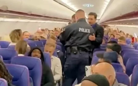 Türkiye’ye gelen uçakta İngiliz yolcu, Türk yolcuya saldırdı, uçak Makedonya’ya acil iniş yaptı