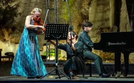 Gümüşlük Festivali'nde Alman kemancı Rebekka Hartmann ve Atakan Sarı büyüledi   