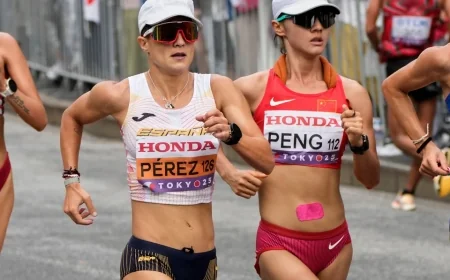 Çinli sporcular göbeği bantlı yarıştı, nedeni oldukça şaşırttı