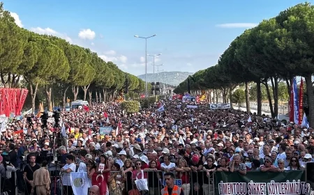 Toprağımızı vermiyoruz mitingi…Muğla'da meydan doldu taştı: Özgür Özel konuşuyor
