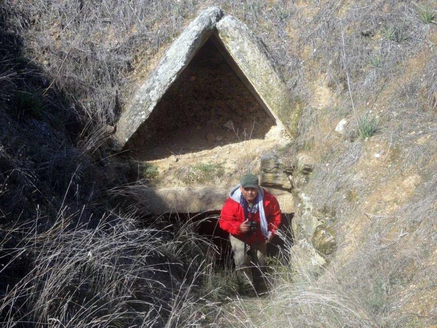3 BİN YILLIK TÜMÜLÜS MEZARLARI DEFİNECELERİN KURBANI OLDU