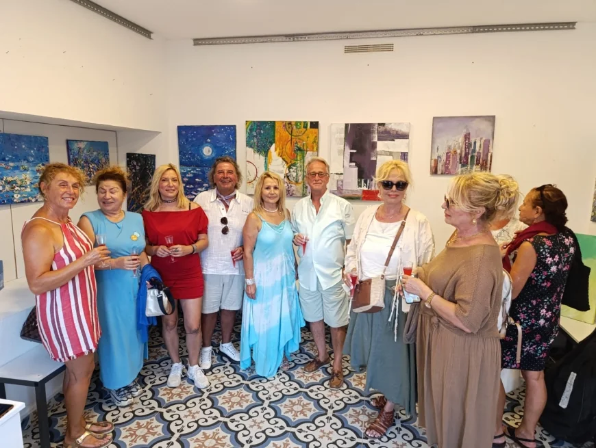 Asu Maya’dan “Kuzguncuk’tan Gümüşlük’e” Uzanan Resim Yolculuğu