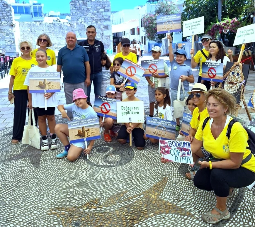 Bodrum’un turistik sokaklarında izmarit kirliğine dikkat çektiler