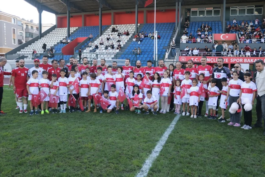 MASTER FUTBOLCULARDAN “DUMANSIZ TÜRKİYE DUMANSIZ ŞEHİR” PROJESİ İÇİN DOSTLUK MAÇI