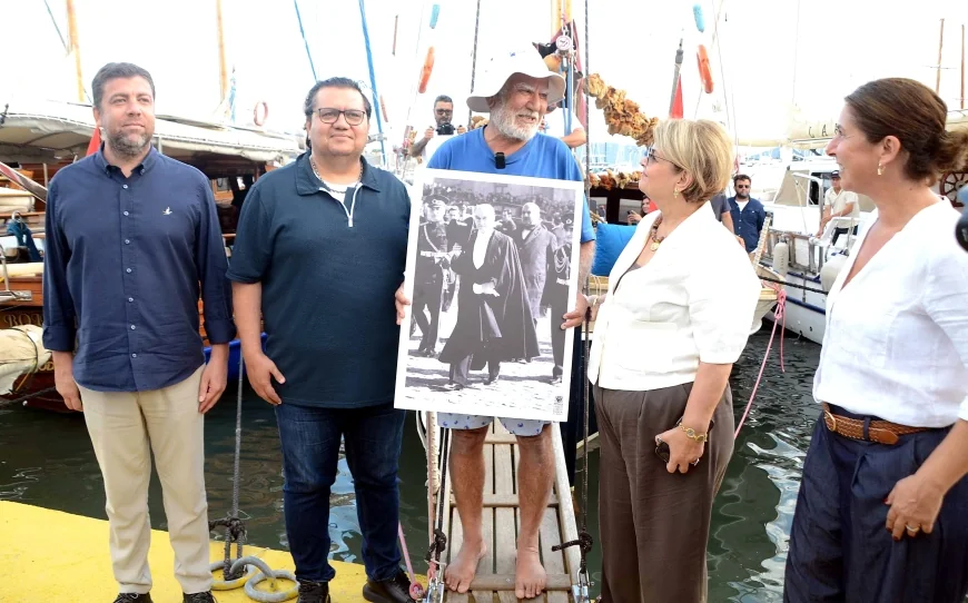 Son seferine çıkan efsane süngerci Aksona Mehmet Bodrum'da Atatürk posterleri ile karşılandı.