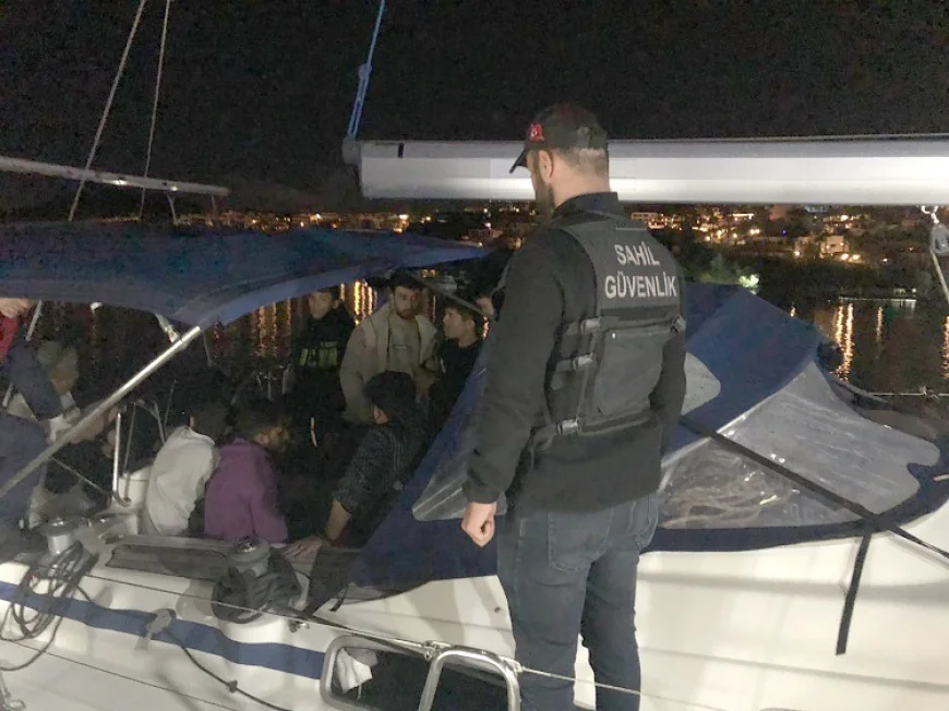 Bodrum açıklarından İtalya’ya gitmeye çalışan yelkenli teknede 106 göçmen 2 organizatör yakalandı