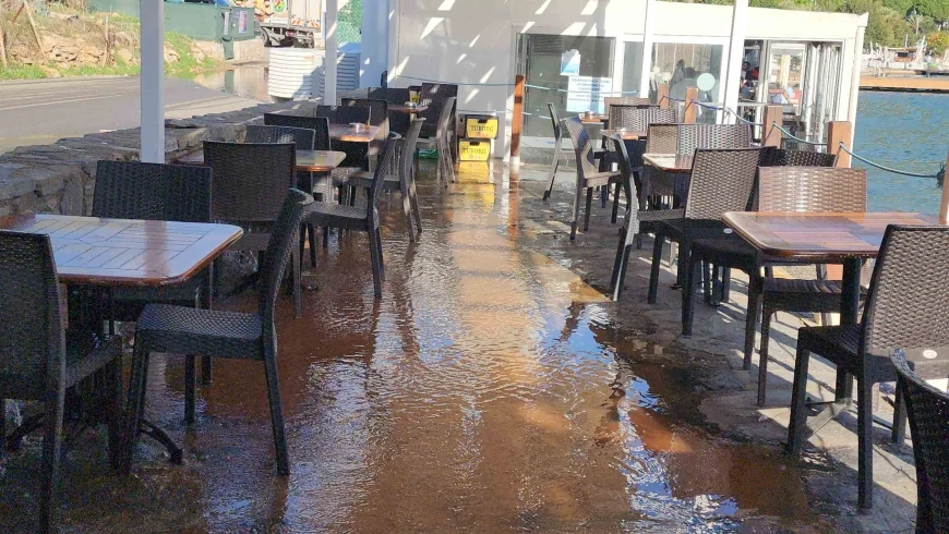 Torba'da su isale hattı kafeteryanın ortasında patladı tonlarca su boşa aktı