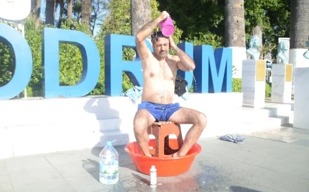 Belediye Meydanı’nda leğenli şampuanlı susuzluk eylemleri devam edecek