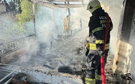 Balkonda çıkan yangın evi kül ediyordu