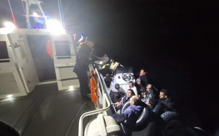 Bodrum Açıklarında Motor Arızası Yaşayan Botta 21 Göçmen Kurtarıldı