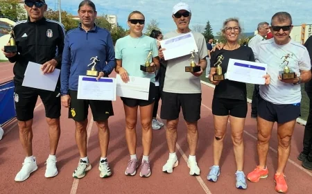 Bodrumlu atletler dün İzmir’de bugün Muğla’da Ata’ya  Saygı koşusunda 12 kupa kazandı