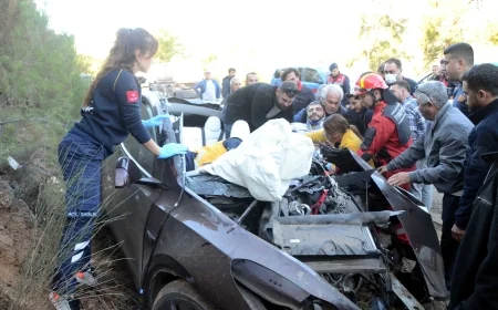 Torba Gölköy yolunda  otomobil ile hafriyat kamyonu kafa kafaya çarpıştı, sürücü hurda otomobilden böyle çıkarıldı