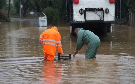 Belediye Ekipleri  Şiddetli Yağışa Karşı Sahada Yoğun Mesai Yapıyor