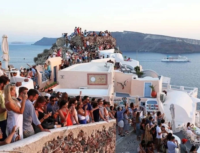 Komşuda turist sayısı patladı , gelir azaldı