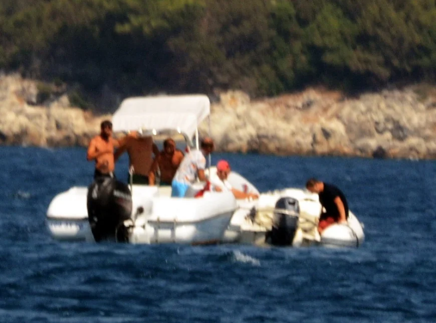 Bodrum’ ava giderken kayalıklara çarpan botta 4 kişi yaralandı