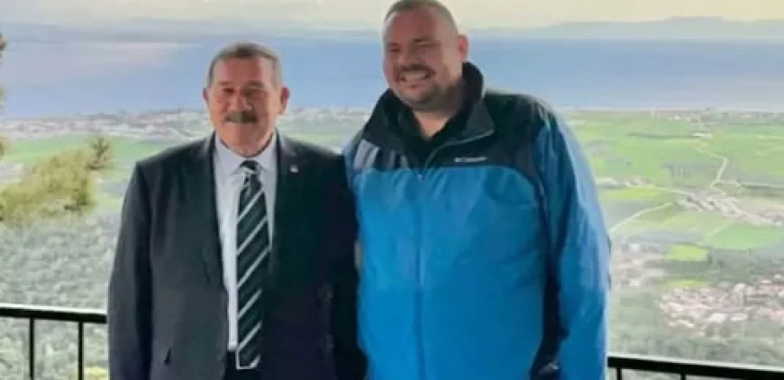 MİLAS’TAKİ ŞEHİT CENAZESİNDEN SONRA  BABA OĞUL GÜLEREK POZ VERMİŞLERDİ, BERKAY TOPUZ’DAN AÇIKLAMA GELDİ “ÖZÜR DİLERİM”