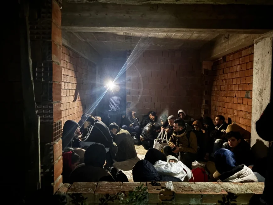 Bodrum’da kaçmayı bekleyen 24 göçmen inşaatta yakalandı