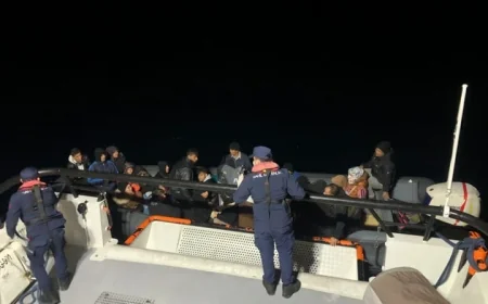 Bodrum açıklarında sürüklenen ve yardım isteyen göçmenler kurtarıldı