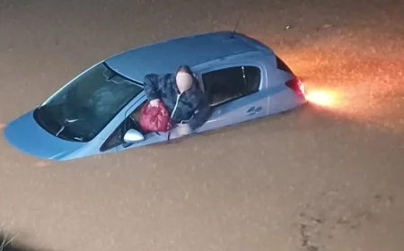 Susuzluk çeken Yunanistan Sular altında kaldı, mahsur kalanlar var