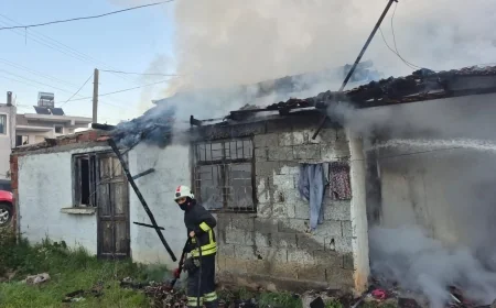 Ev yandı bir kişi yaralandı