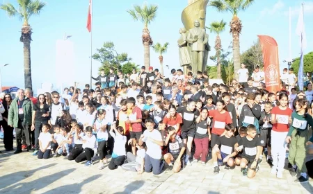 Bodrum’da yüzlerce öğrenci Atatürk için koştu