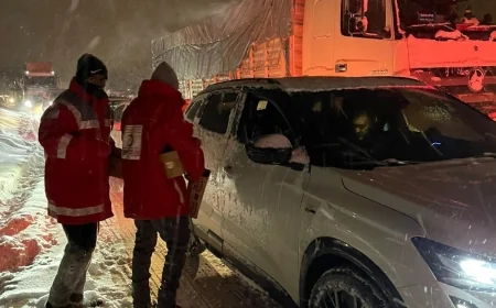 YOLLARA ÇIKACAKLAR DİKKAT , KAR YOLLARI KAPATIYOR ...Yoğun Kar Yağışı AFAD Koordinasyonunda Yakından Takip Ediliyor