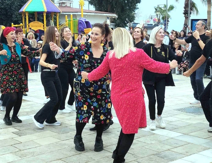    Bodrum Kumbahçe'de çok renkli Nar Tugan Şenliği 