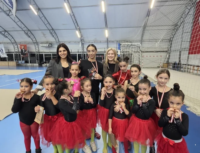 Yalıkavakssporlu cimnastikciler hayran bıraktı