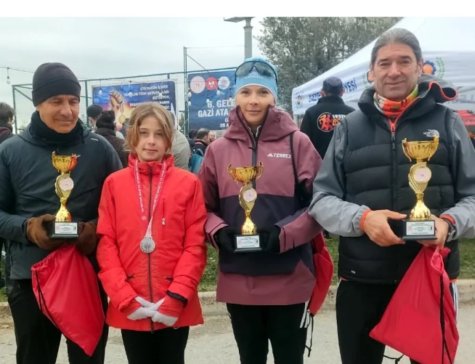 İzmir Gazi Ata Dağ Koşusu’nda Bodrumlu atletlerden 4 kupa