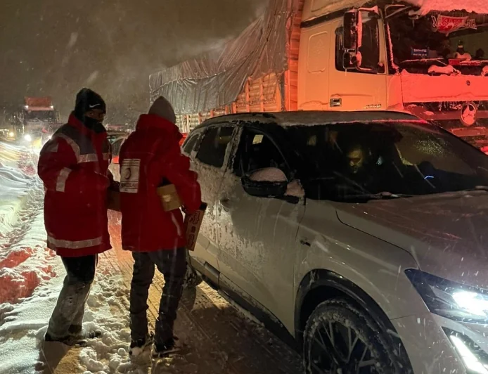 YOLLARA ÇIKACAKLAR DİKKAT , KAR YOLLARI KAPATIYOR ...Yoğun Kar Yağışı AFAD Koordinasyonunda Yakından Takip Ediliyor