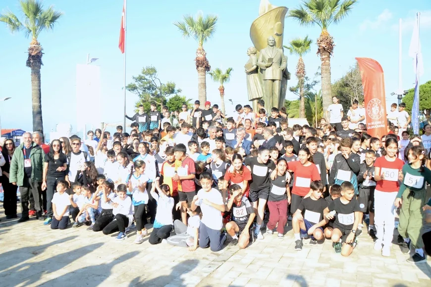 Bodrum’da yüzlerce öğrenci Atatürk için koştu