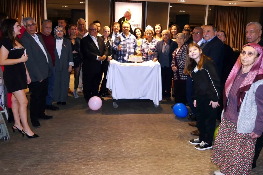 Diyaliz hasta ve yakınlarına dansözlü yılbaşı özel kutlaması