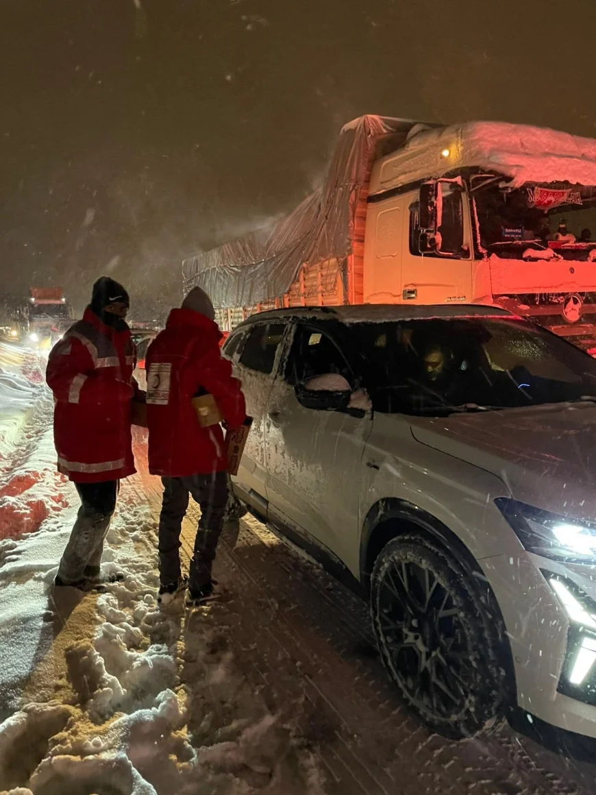 YOLLARA ÇIKACAKLAR DİKKAT , KAR YOLLARI KAPATIYOR ...Yoğun Kar Yağışı AFAD Koordinasyonunda Yakından Takip Ediliyor