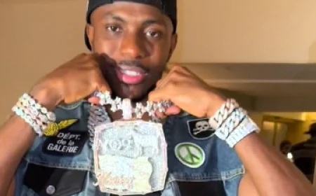 Galatasaraylı Osimhen, doğum günündeki dev elmas kolyesi olay oldu