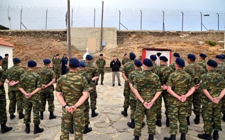 Komşuda On Binlerce Asker Sokaklara İniyor