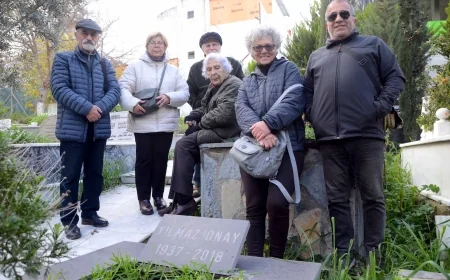 Bodrum’da yaşamını yitiren ünlü yazar oyuncu yönetmene büyük vefasızlık bir avuç kişi andı
