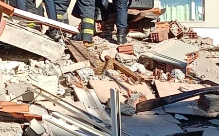 Tadilattaki 5 Katlı Apart Otel Çöktü