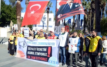 Kamu emekçileri iş bıraktı eylem yaptı halay çekti  Kuru Ekmek Zammına Hayır