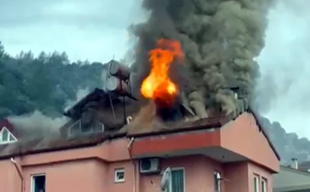 Çatıdaki yangın büyük korku yaşattı
