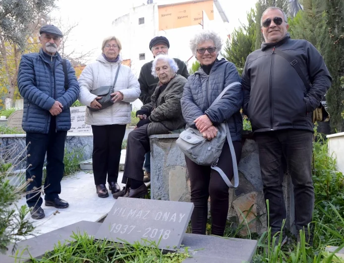 Bodrum’da yaşamını yitiren ünlü yazar oyuncu yönetmene büyük vefasızlık bir avuç kişi andı