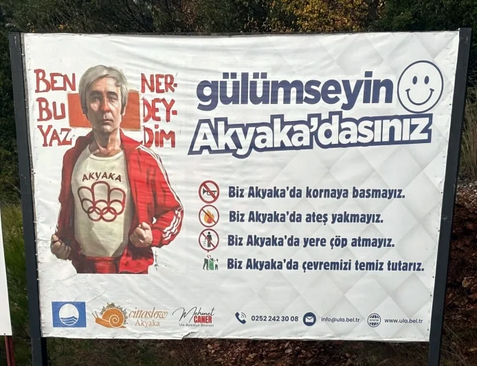 Gülümseten Şener Şen panoları