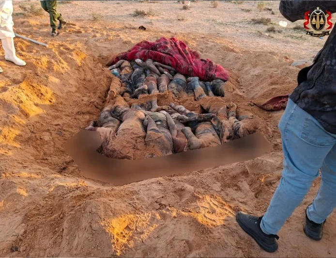 Fidye istedikleri göçmenleri öldürüp çöle gömdüler