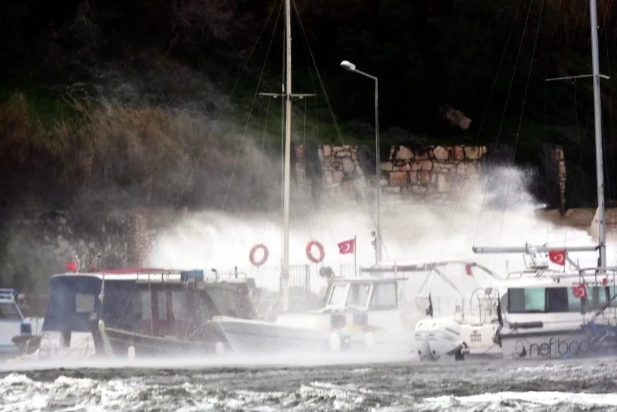 Bodrum’da fırtına etkili oldu, uyarı geldi
